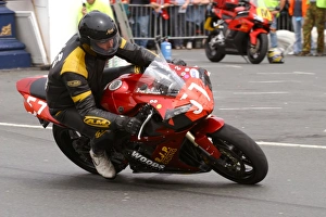 Images Dated 8th June 2004: Ian Smith (Yamaha) 2004 Production 1000 TT