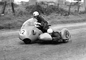 Images Dated 8th August 2021: J D Wilkinson & A Critchley (Triumph) 1964 Southern 100