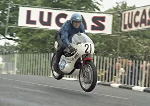 Images Dated 14th November 2020: Jack Findlay (Yamaha) 1971 Junior TT