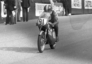 Images Dated 25th September 2021: James Ward (Suzuki) 1972 Lightweight Manx Grand Prix