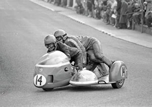 Images Dated 3rd August 2016: Jeff Gawley & Francis Knights (Triumph) 1972 750 Sidecar TT
