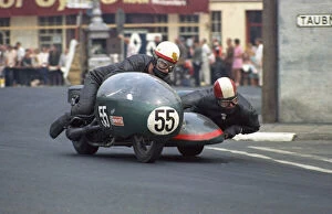 Images Dated 2nd October 2021: Jeff Gawley & G Alcock (BSA) 1970 500 Sidecar TT