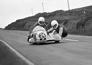 Images Dated 3rd August 2016: Jeff Gawley & Ken Birch (Yamaha) 1976 500 Sidecar TT