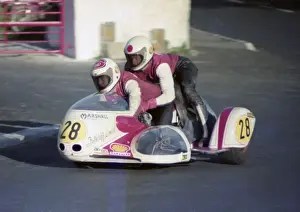 Jeff Gawley & Kenny Birch (Yamaha) 1976 1000 Sidecar TT