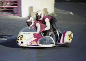 Images Dated 7th April 2022: Jeff Gawley & Kenny Birch (Yamaha) 1976 1000 Sidecar TT