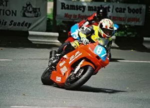 Images Dated 17th January 2018: Jeff Jones (Suzuki) 2004 Junior TT