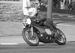 Images Dated 30th June 2022: Jim Binnie (Maxton Yamaha) 1975 Lightweight Manx Grand Prix