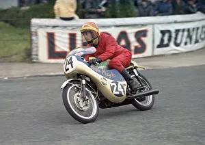 Images Dated 20th February 2021: Jim Pearson (Honda) 1971 Ultra Lightweight TT