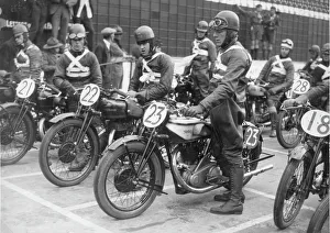 Images Dated 22nd March 2021: Joe Craig (Norton) 1927 Senior TT