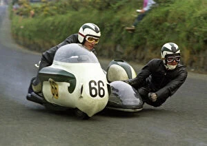 Images Dated 2nd August 2011: John Campbell & L Mansfield at Bedstead Corner: 1970 Sidecar TT