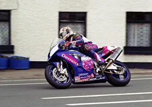 Images Dated 29th August 2021: John McGuinness (Honda) 2000 Formula One TT