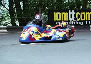 Images Dated 26th September 2013: John Potts / Mark Cox (Yamaha) 2002 Sidecar TT