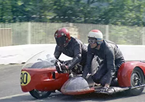 Images Dated 15th March 2021: John Renwick & P Kennard (Vincent) 1971 750 Sidecar TT