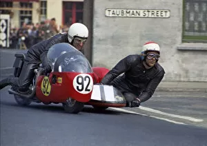 Images Dated 15th March 2021: John Renwick & P Kennard (Vincent) 1970 750 Sidecar TT