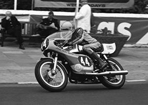 Images Dated 30th October 2016: John Riley (Yamaha) 1977 Formula 3 TT