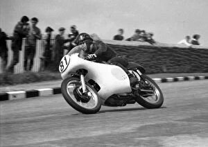 Images Dated 2nd November 2019: John Simmonds (Matchless) 1960 Senior TT