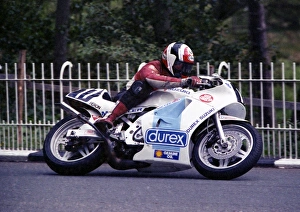 Images Dated 11th January 2018: Johnny Rea (Suzuki) 1990 Supersport 400 TT