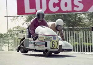 Images Dated 10th November 2020: Keith Griffin & Malcolm Sharrocks (SG Weslake) 1976 1000 Sidecar TT