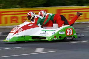 Images Dated 29th May 2004: Keith Walters & Andy Webb (Ireson Mistral) 2004 Sidecar TT