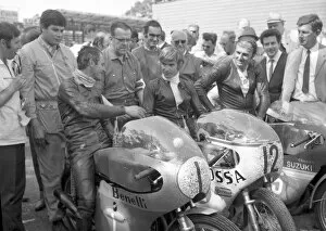 Images Dated 26th December 2021: Kel Carruthers (Benelli) Santiago Herrro (Ossa) Frank Perris (Suzuki) 1969 Lightweight TT