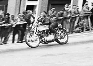 Images Dated 5th August 2017: Ken Bills (Vincent) 1950 Senior TT