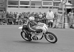 Images Dated 23rd October 2021: Ken Daniels (Yamaha) 1974 Ultra Lightweight TT