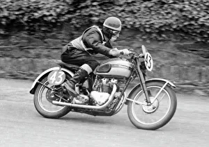 Images Dated 18th October 2018: Ken Taubman (Triumph) 1952 Senior Clubman TT