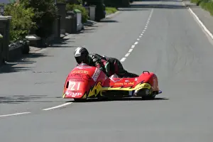 Kenny Howles & Doug Jewell (MR Equipe Yamaha) 2005 Sidecar TT