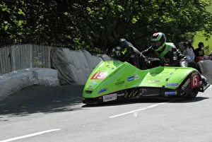 Images Dated 8th June 2009: Kenny Howles & Lee Barrett (MR Equipe Suzuki) 2009 Sidecar TT