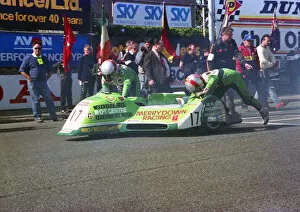 Images Dated 1st January 2022: Kenny Howles & Steve Pointer (Ireson Yamaha) 1987 Sidecar TT