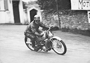 Images Dated 21st August 2021: Kurt Mansfeld (DKW) 1935 Lightweight TT