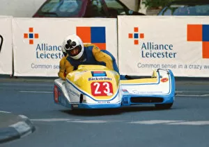Lars Schwartz Gallery: Lars Schwartz & Colin Hardman (LGMV Ireson Yamaha) 2000 Sidecar TT