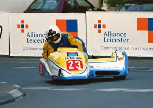 Lars Schwartz & Colin Hardman (LGMV Ireson Yamaha) 2000 Sidecar TT