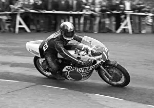 Images Dated 2nd December 2017: Lee Heeson (Yamaha) 1975 Lightweight Manx Grand Prix