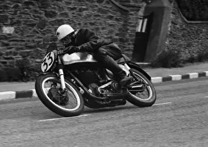 Images Dated 21st October 2018: Len King (Norton) 1955 Junior TT
