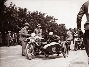 Images Dated 9th September 2016: Len Parker & Ken Horstman (Douglas) 1925 Sidecar TT
