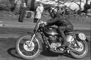 Images Dated 4th May 2018: Leo Starr (AJS) 1952 Junior TT