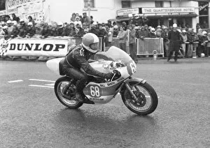 Images Dated 27th January 2022: Les Bibby (Yamaha) 1977 Junior TT
