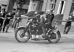 Images Dated 16th September 2011: Les Floodgate on Bray Hill: 1953 Clubman 1000 TT
