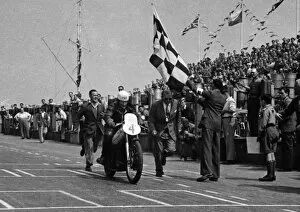 Images Dated 17th September 2019: Les Graham (AJS) 1949 Senior TT