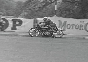 Images Dated 19th September 2011: Les Graham at Quarter Bridge: 1952 Ultra Lightweight TT