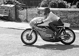 Images Dated 8th December 2020: Les Hart (Yamaha) 1973 Lightweight Manx Grand Prix practice