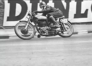 Images Dated 24th July 2016: Les J Archer (Norton) 1950 Senior TT