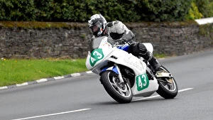 Images Dated 29th September 2021: Les Miller (Suzuki) 2011 Supertwin Manx Grand Prix