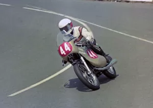 Images Dated 19th May 2020: Les Newman (Suzuki) 1976 Production TT