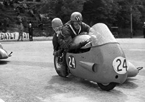 Images Dated 14th November 2016: Les Wells & Tony Cook (Norton) 1960 Sidecar TT