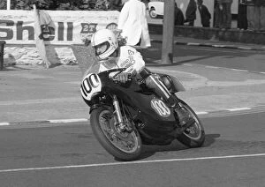 Images Dated 14th December 2021: Lew Batty (Yamaha) 1977 Lightweight Manx Grand Prix