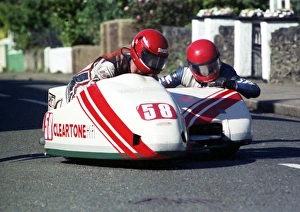 Images Dated 11th January 2018: Lindsay Hurst & David Burgess (Wrathall Yamaha) 1990 Sidecar TT
