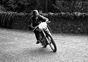 Bill Lomas Collection: Bill Lomas Royal Enfield 1949 Junior Clubman TT Practice