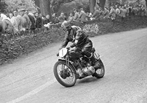 Vincent Collection: Louis Carr (Vincent) 1000cc Clubman TT